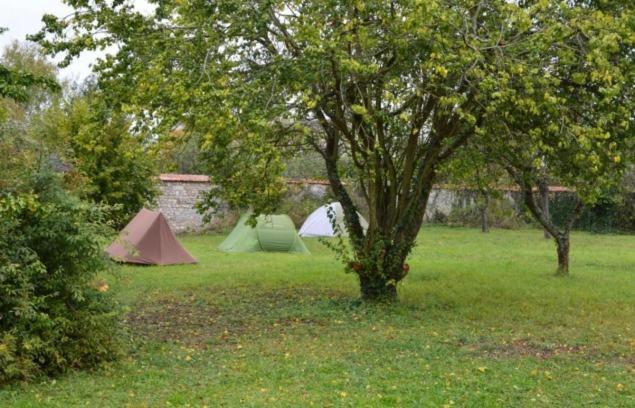 Fontaineblhostel Hostel & Camping Near Fontainebleau La Chapelle-la-Reine Eksteriør bilde