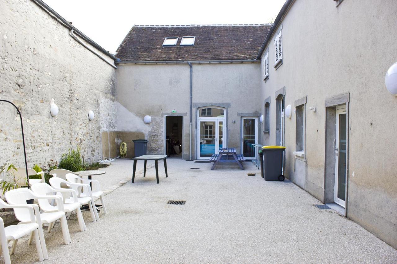 Fontaineblhostel Hostel & Camping Near Fontainebleau La Chapelle-la-Reine Eksteriør bilde